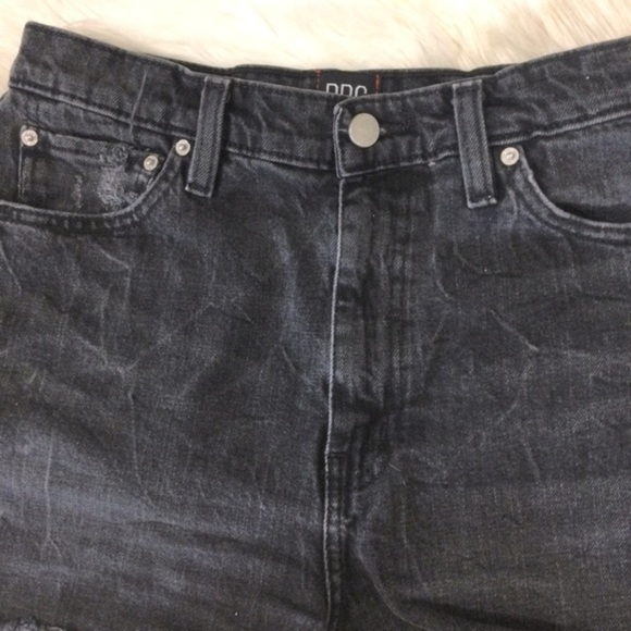 BDG Girlfriend High Rise Black Raw Edge Distressed Denim Jean Shorts Size 30 - Picture 6 of 13